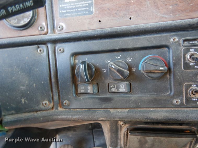 image for item DH2257 2006 Peterbilt 378 semi truck