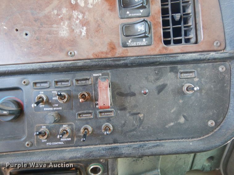 image for item DH2257 2006 Peterbilt 378 semi truck