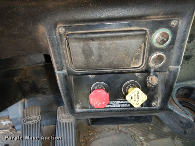 image for item DH2257 2006 Peterbilt 378 semi truck