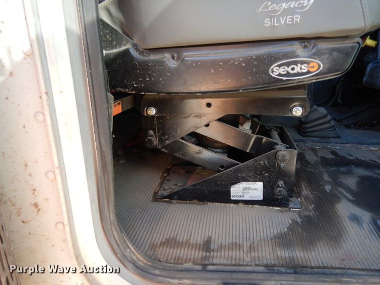 image for item DH2257 2006 Peterbilt 378 semi truck