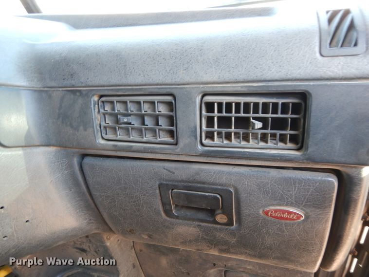 image for item DH2257 2006 Peterbilt 378 semi truck