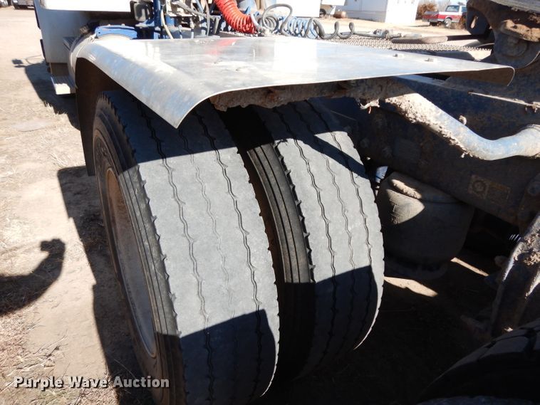 image for item DH2257 2006 Peterbilt 378 semi truck