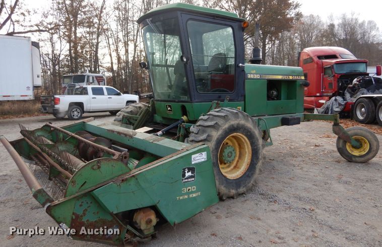 image for item DH5003 1986 John Deere 3830 windrower