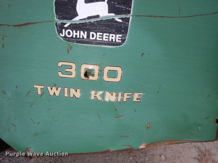 image for item DH5003 1986 John Deere 3830 windrower