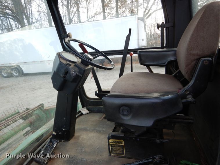 image for item DH5003 1986 John Deere 3830 windrower