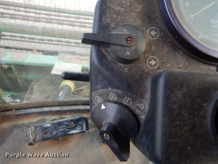 image for item DH5003 1986 John Deere 3830 windrower