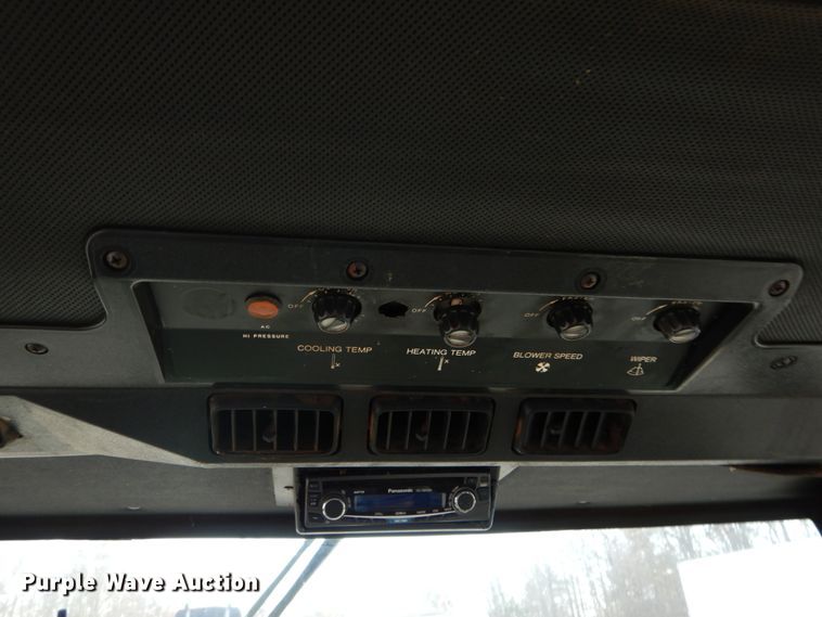 image for item DH5003 1986 John Deere 3830 windrower