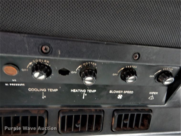 image for item DH5003 1986 John Deere 3830 windrower