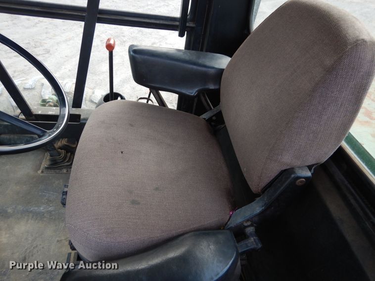 image for item DH5003 1986 John Deere 3830 windrower