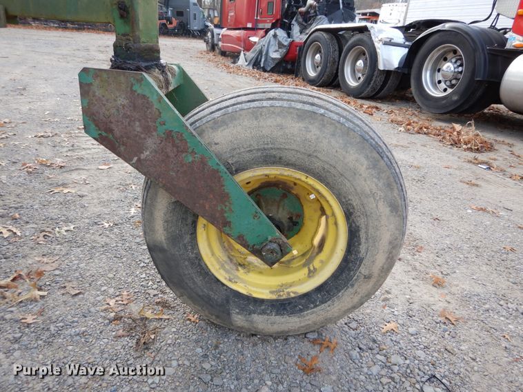 image for item DH5003 1986 John Deere 3830 windrower