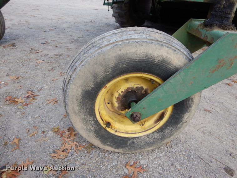 image for item DH5003 1986 John Deere 3830 windrower