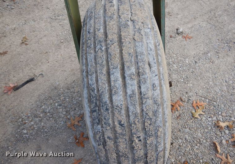 image for item DH5003 1986 John Deere 3830 windrower