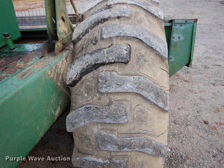 image for item DH5003 1986 John Deere 3830 windrower