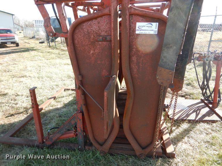 image for item DH6891 Bowman turn table and squeeze chute