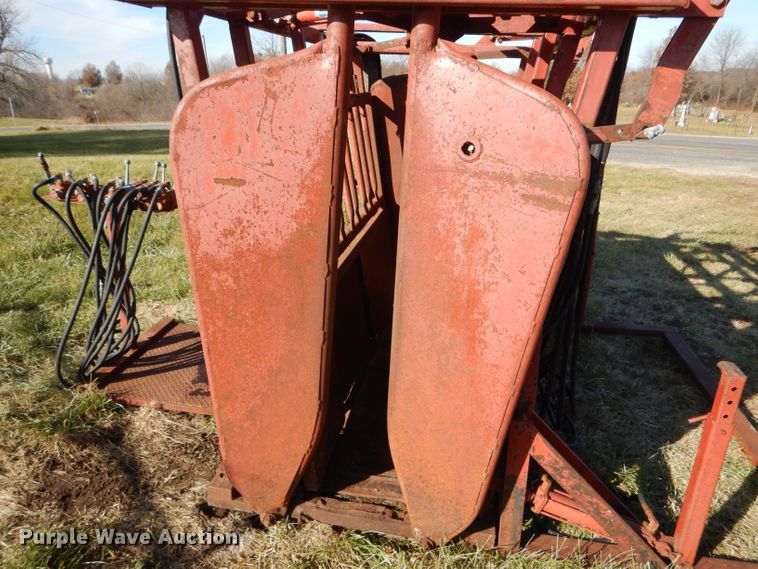 image for item DH6891 Bowman turn table and squeeze chute