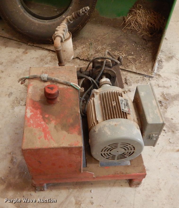 image for item DH6891 Bowman turn table and squeeze chute