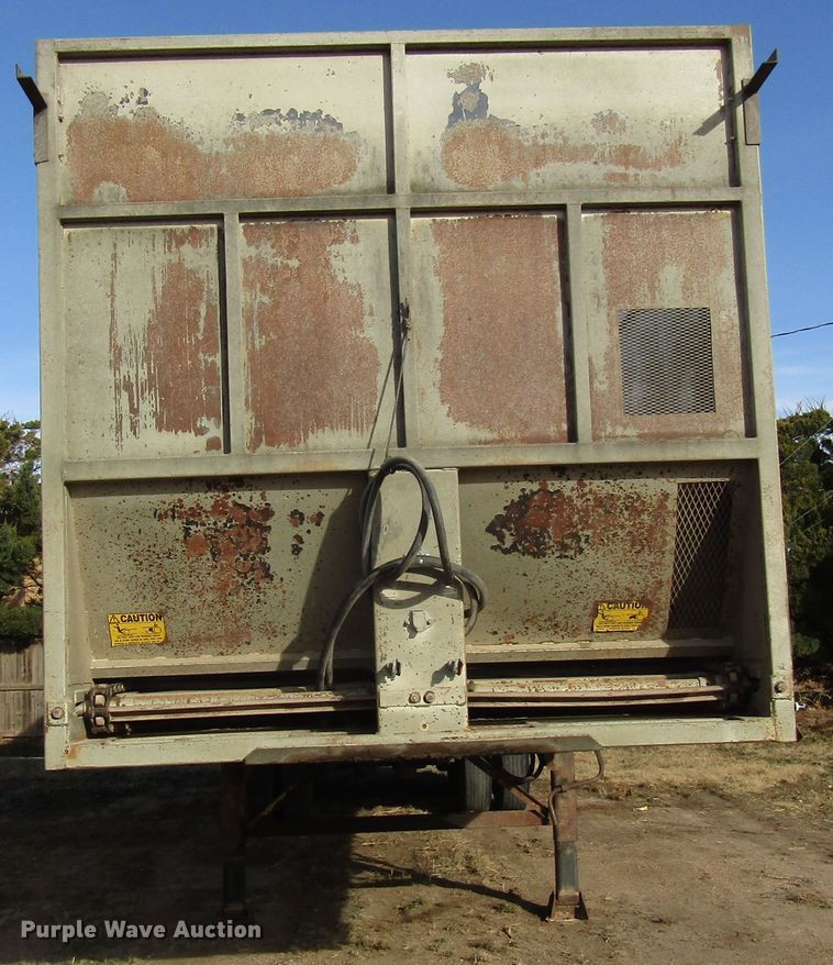 image for item DH8258 2012 silage trailer