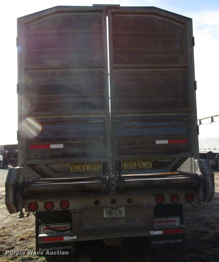 image for item DH8258 2012 silage trailer