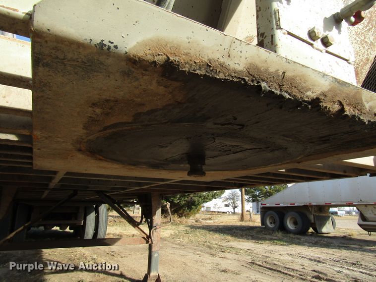 image for item DH8258 2012 silage trailer