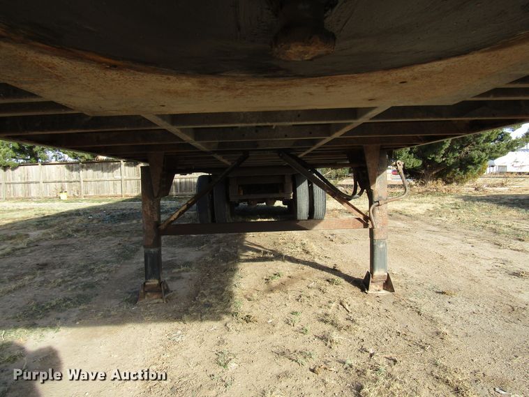 image for item DH8258 2012 silage trailer