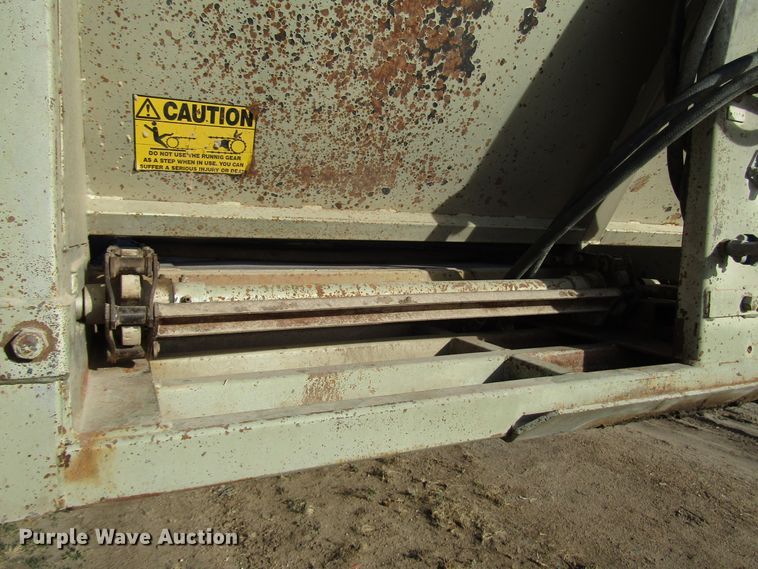 image for item DH8258 2012 silage trailer