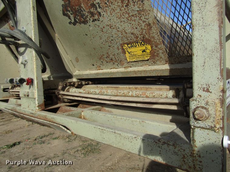 image for item DH8258 2012 silage trailer