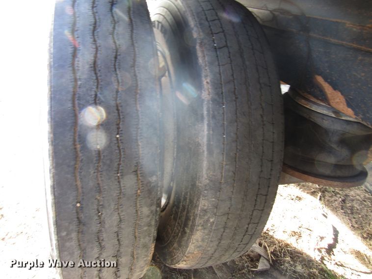 image for item DH8258 2012 silage trailer