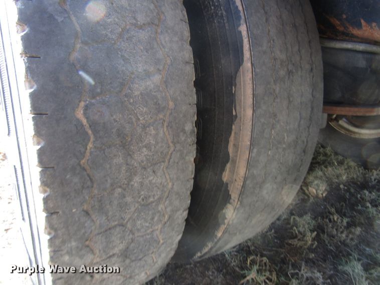 image for item DH8258 2012 silage trailer