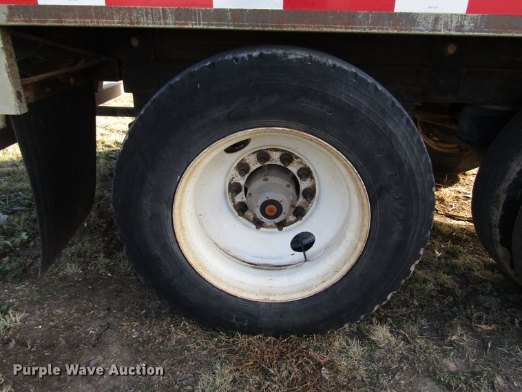 image for item DH8258 2012 silage trailer