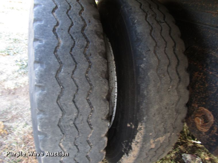 image for item DH8258 2012 silage trailer