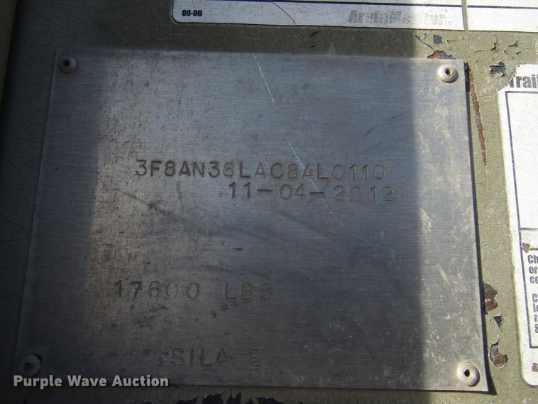 image for item DH8258 2012 silage trailer