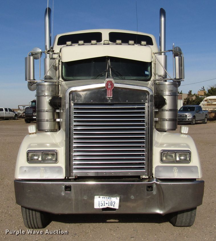 image for item DH8262 2000 Kenworth W900 semi truck