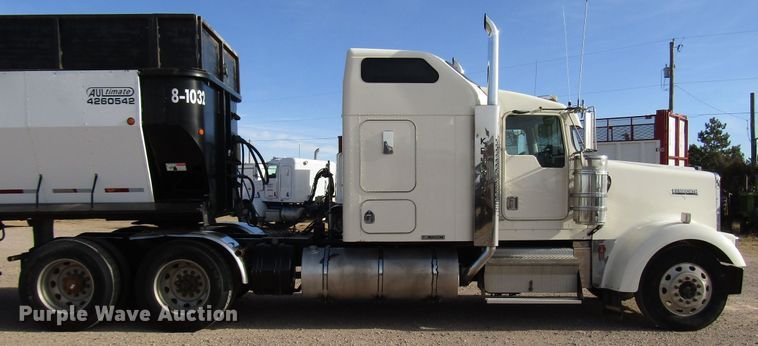 image for item DH8262 2000 Kenworth W900 semi truck