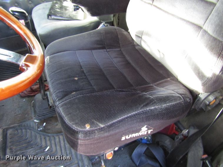 image for item DH8262 2000 Kenworth W900 semi truck