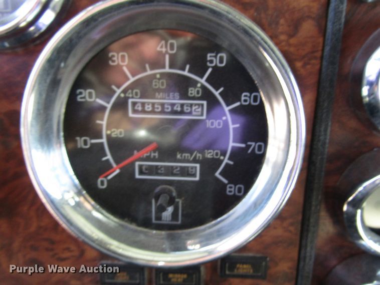 image for item DH8262 2000 Kenworth W900 semi truck