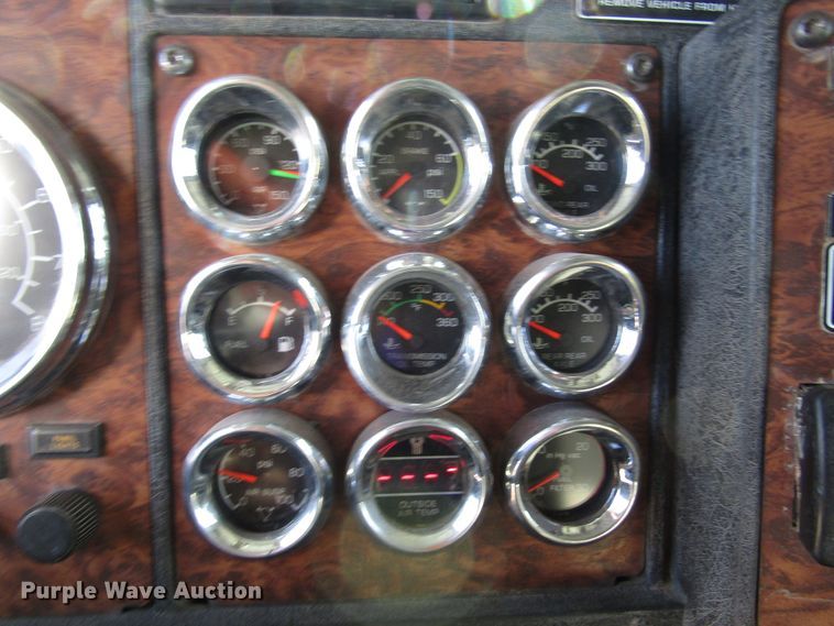 image for item DH8262 2000 Kenworth W900 semi truck