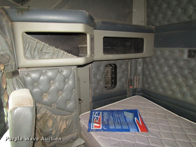 image for item DH8262 2000 Kenworth W900 semi truck