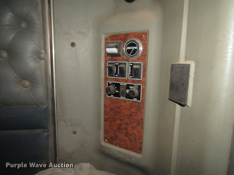 image for item DH8262 2000 Kenworth W900 semi truck