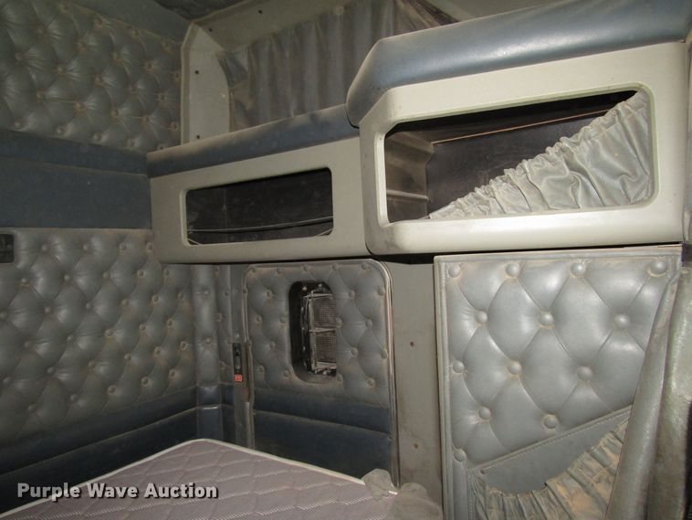 image for item DH8262 2000 Kenworth W900 semi truck