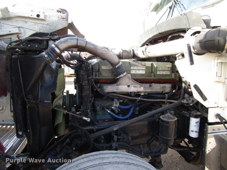 image for item DH8262 2000 Kenworth W900 semi truck