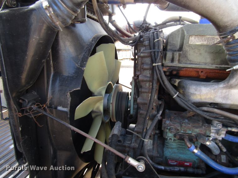 image for item DH8262 2000 Kenworth W900 semi truck