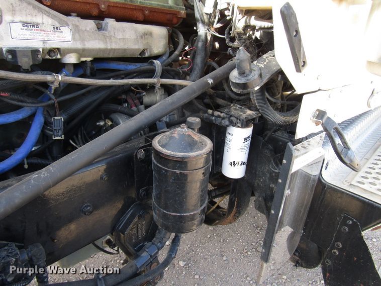 image for item DH8262 2000 Kenworth W900 semi truck