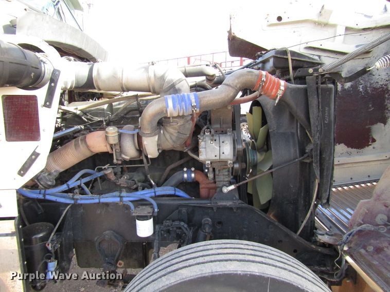 image for item DH8262 2000 Kenworth W900 semi truck