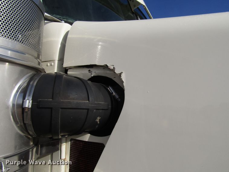 image for item DH8262 2000 Kenworth W900 semi truck