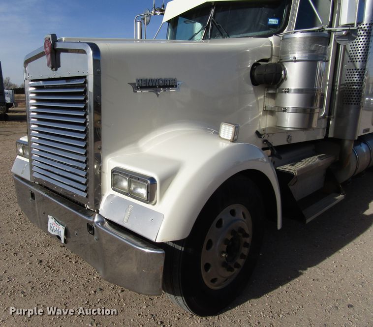 image for item DH8262 2000 Kenworth W900 semi truck