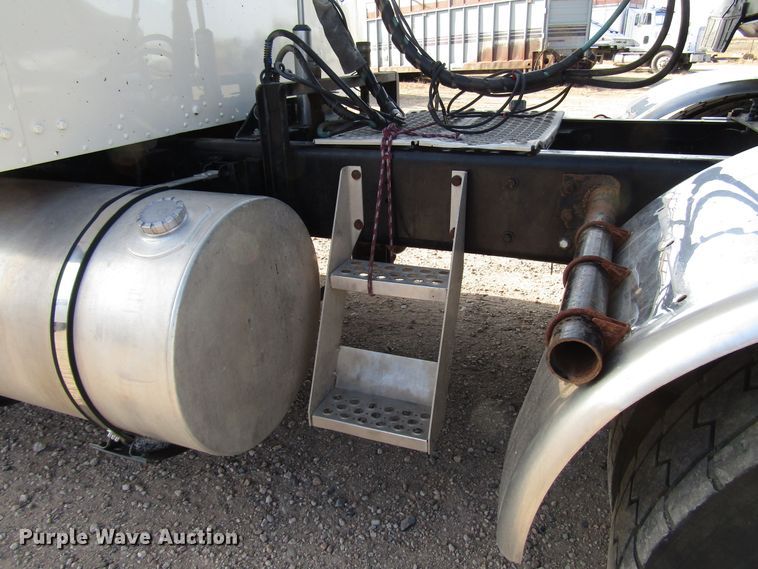 image for item DH8262 2000 Kenworth W900 semi truck