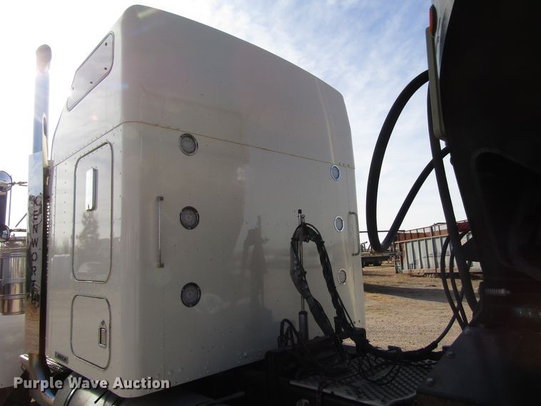 image for item DH8262 2000 Kenworth W900 semi truck