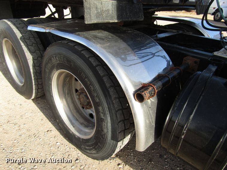 image for item DH8262 2000 Kenworth W900 semi truck