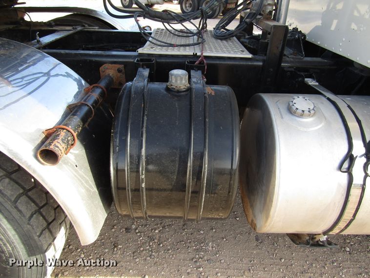 image for item DH8262 2000 Kenworth W900 semi truck