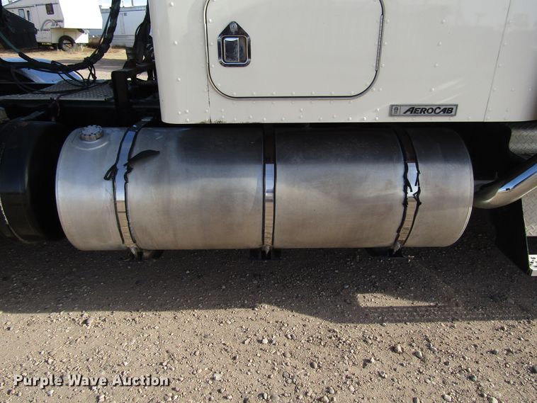 image for item DH8262 2000 Kenworth W900 semi truck